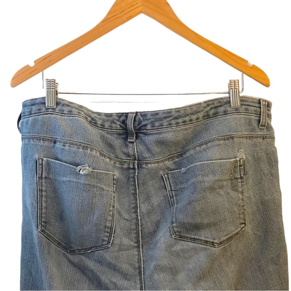 STYLE & CO DENIM Women's Distressed Denim Boyfriend Style Jeans Size 14P - Picture 8 of 10